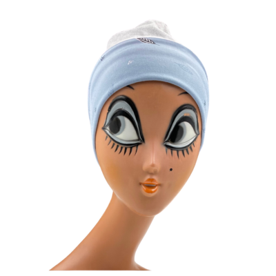 Bonnet de jour gris à rebord bleu pastel avec motifs