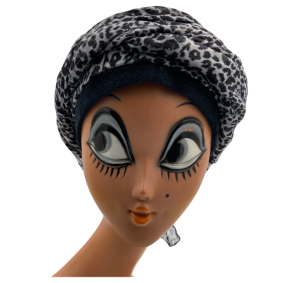 Bonnet noir voile petits motifs léopard