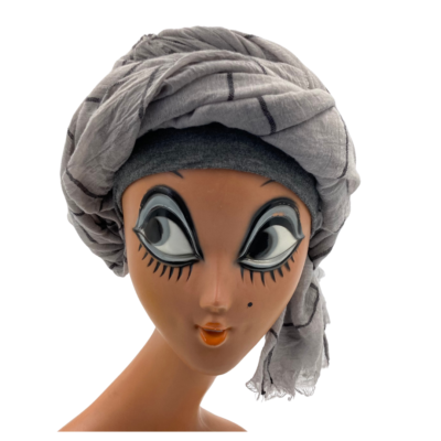 Bonnet gris long voile à carreaux