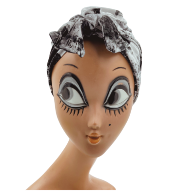 Bonnet gris avec noeud et motifs fondus noirs