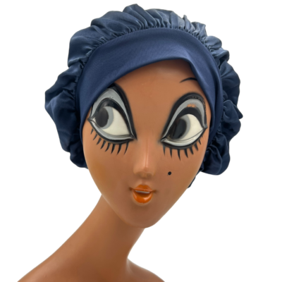 Bonnet en satin bleu